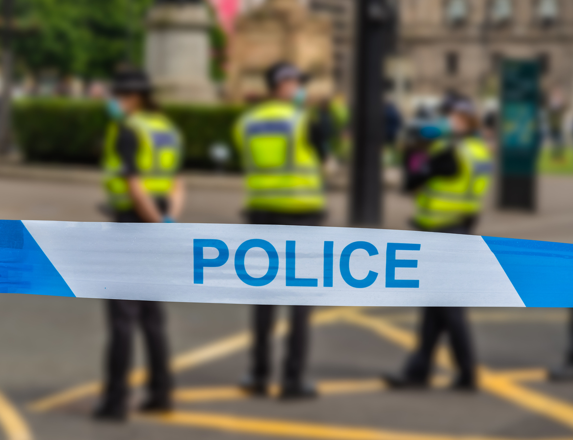 Kidnapper detained by members of public after attempted child abduction ...