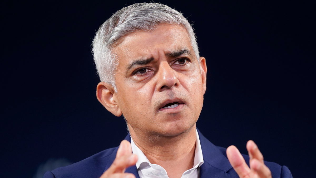 Armed police guarding Sadiq Khan left bag of guns outside