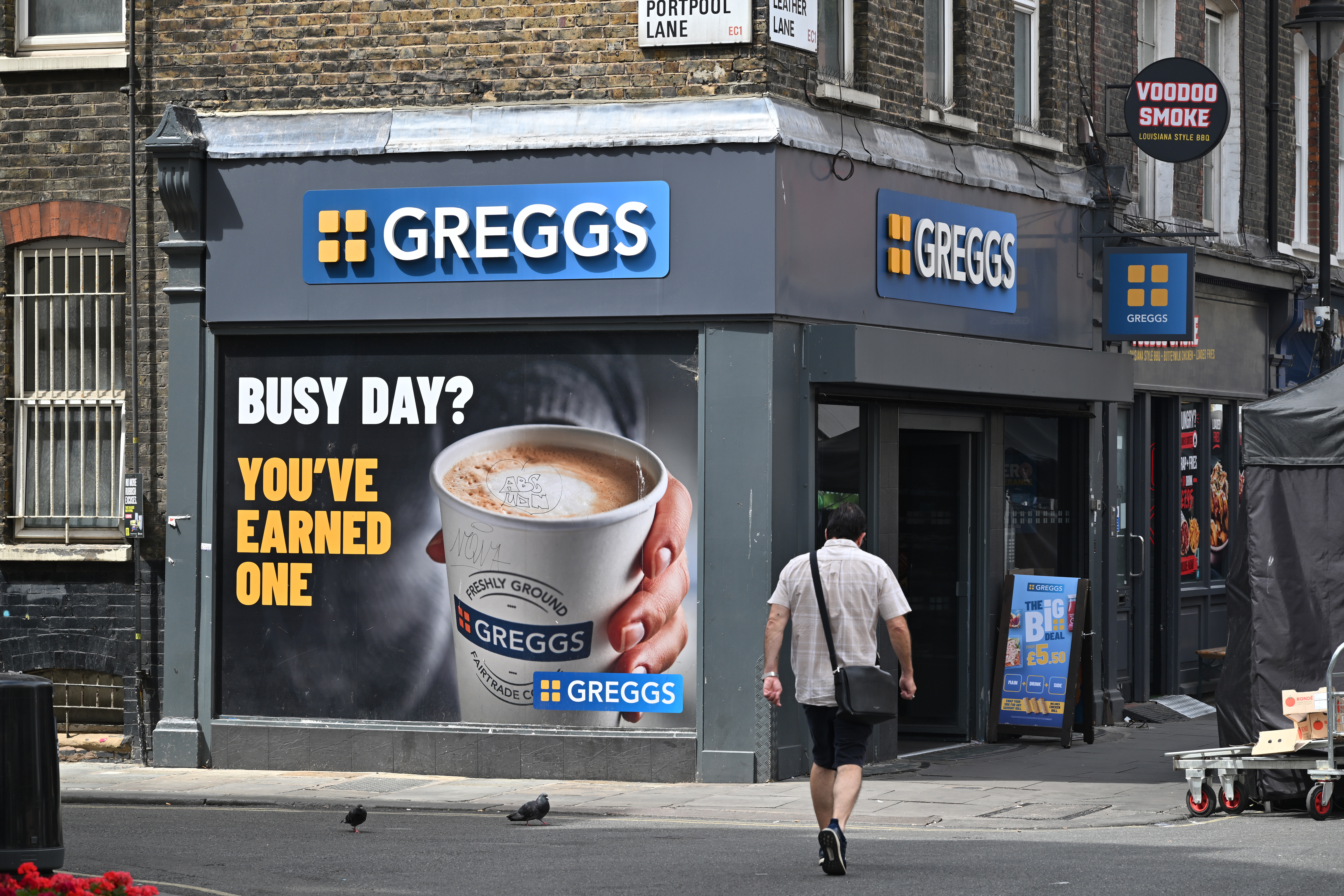 Two Line Chain Major British fast food chain announces plans for closures as 740 jobs ...